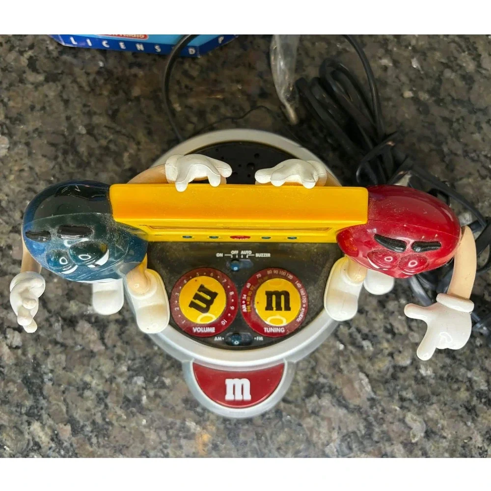 M&M's Blue and Red Character Digital Alarm Clock AM/FM Radio 841.396 Novelty